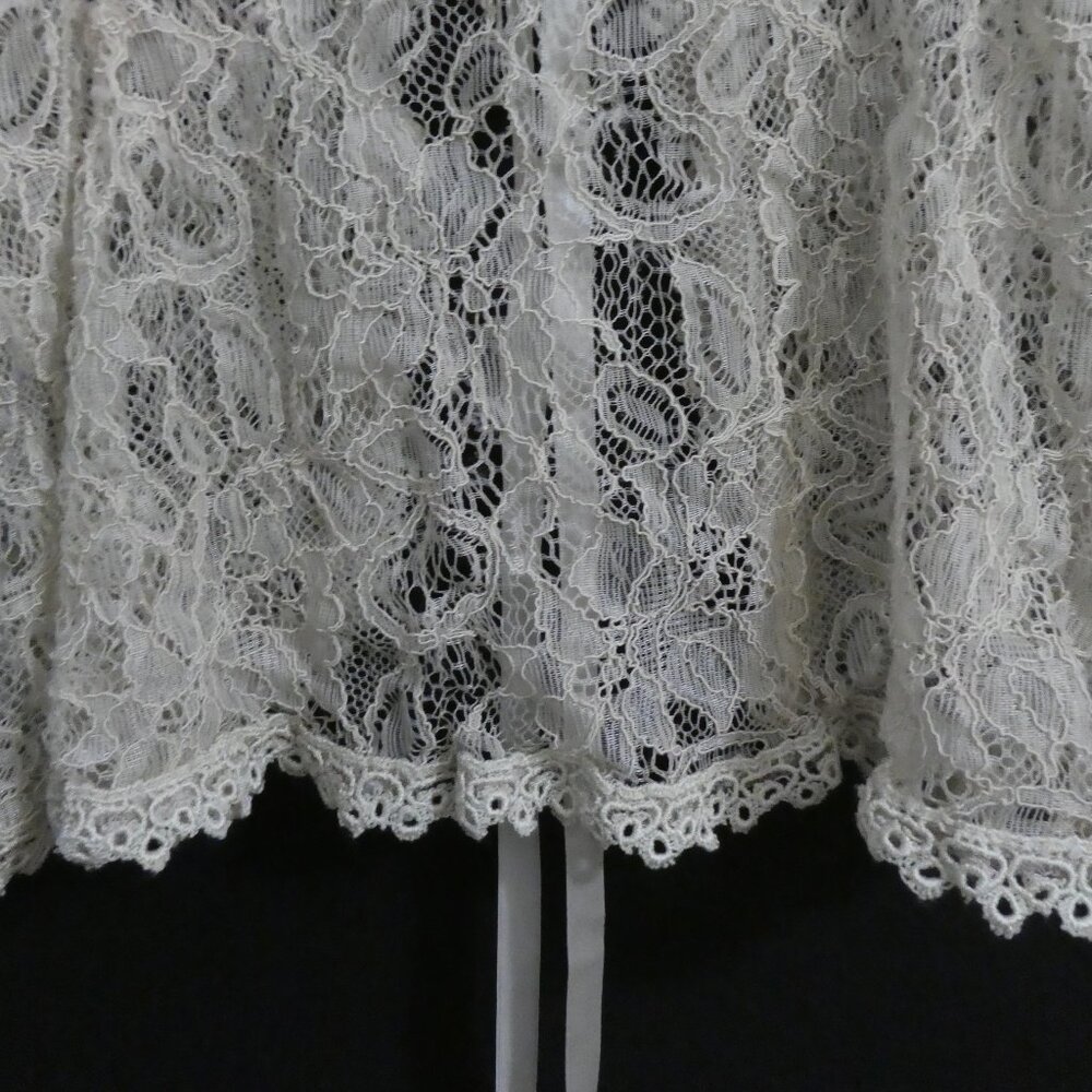 Elegant Lace V-Neck Camisole Top With 3 Button Front Detail P2P 13.5 inches - Picture 13 of 16